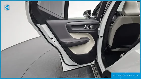 VOLVO XC40 B4 ULTIMATE BRIGHT