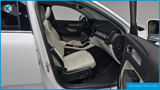 VOLVO XC40 B4 ULTIMATE BRIGHT