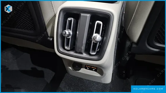 VOLVO XC40 B4 ULTIMATE BRIGHT