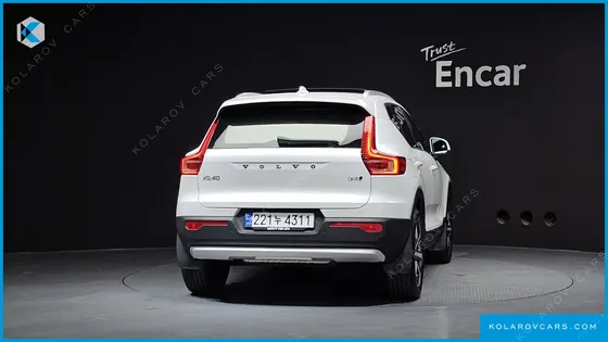 VOLVO XC40 B4 ULTRA BRIGHT
