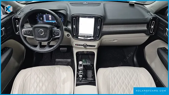VOLVO XC40 B4 ULTRA BRIGHT