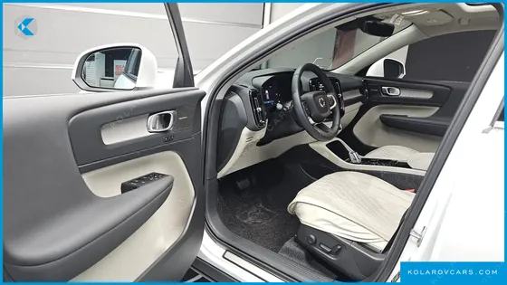 VOLVO XC40 B4 ULTRA BRIGHT