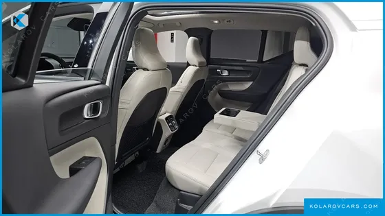 VOLVO XC40 B4 ULTRA BRIGHT