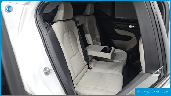 VOLVO XC40 B4 ULTRA BRIGHT