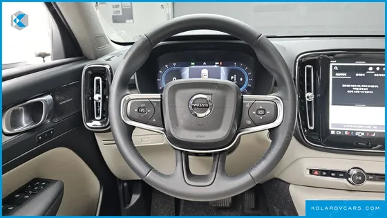 VOLVO XC40 B4 ULTRA BRIGHT