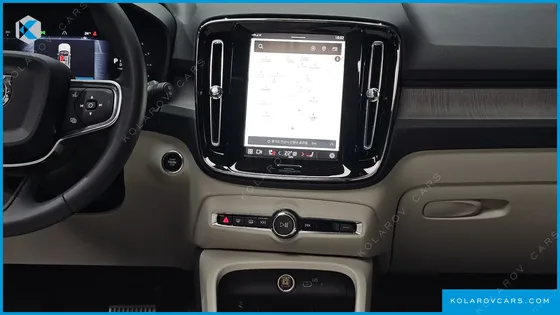 VOLVO XC40 B4 ULTRA BRIGHT