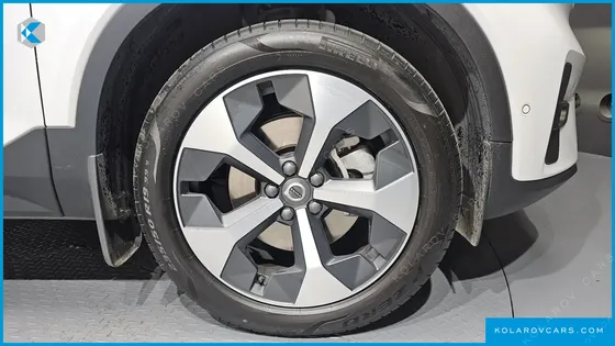 VOLVO XC40 B4 ULTRA BRIGHT