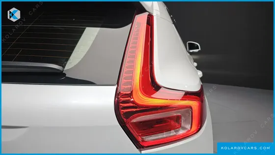 VOLVO XC40 B4 ULTRA BRIGHT