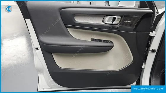 VOLVO XC40 B4 ULTRA BRIGHT