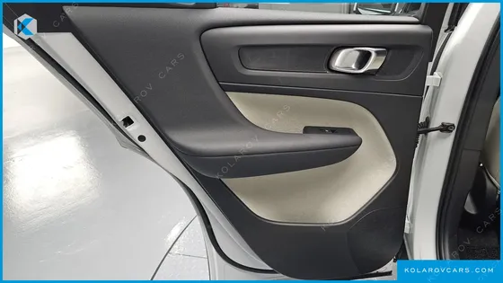 VOLVO XC40 B4 ULTRA BRIGHT