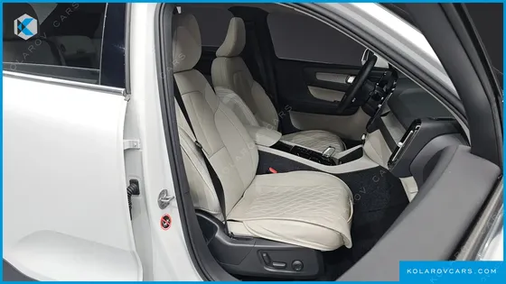 VOLVO XC40 B4 ULTRA BRIGHT