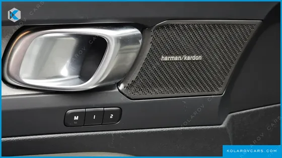 VOLVO XC40 B4 ULTRA BRIGHT