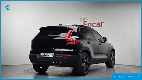 VOLVO XC40 B4 BLACK EDITION