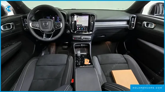 VOLVO XC40 B4 BLACK EDITION