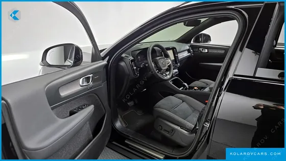 VOLVO XC40 B4 BLACK EDITION