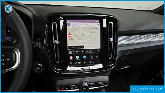VOLVO XC40 B4 BLACK EDITION