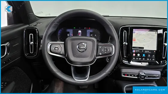 VOLVO XC40 B4 BLACK EDITION