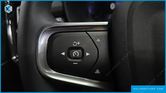 VOLVO XC40 B4 BLACK EDITION