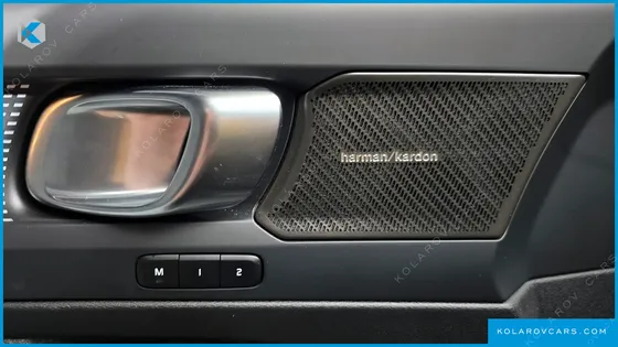 VOLVO XC40 B4 BLACK EDITION