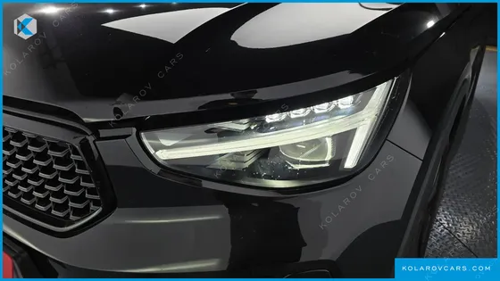 VOLVO XC40 B4 BLACK EDITION