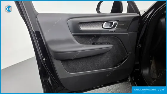VOLVO XC40 B4 BLACK EDITION