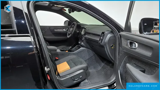 VOLVO XC40 B4 BLACK EDITION