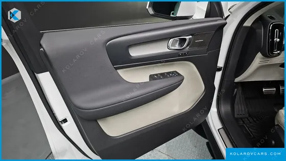 VOLVO XC40 B4 ULTIMATE BRIGHT