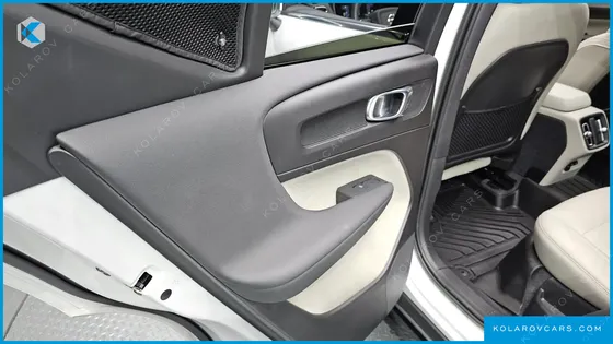 VOLVO XC40 B4 ULTIMATE BRIGHT
