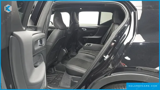 VOLVO XC40 B4 BLACK EDITION