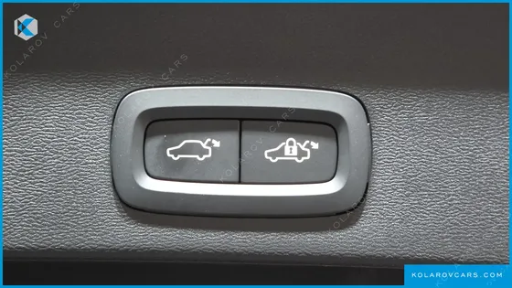 VOLVO XC40 B4 BLACK EDITION