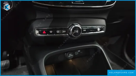 VOLVO XC40 B4 BLACK EDITION