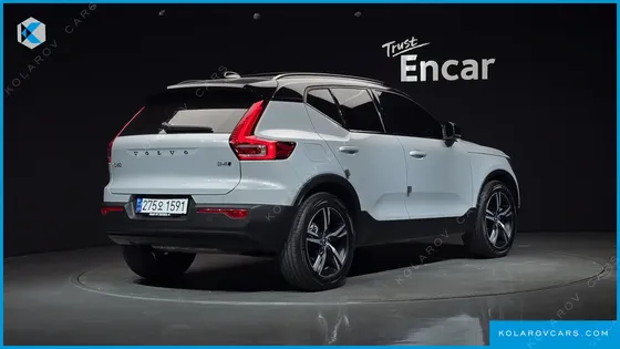 VOLVO XC40 B4 R-DESIGN