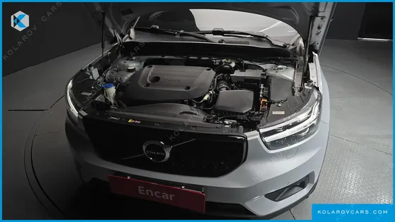 VOLVO XC40 B4 R-DESIGN