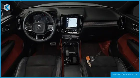 VOLVO XC40 B4 R-DESIGN