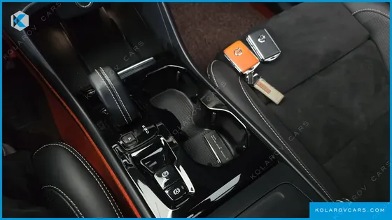 VOLVO XC40 B4 R-DESIGN