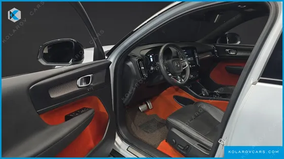 VOLVO XC40 B4 R-DESIGN