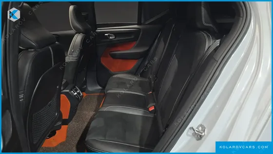 VOLVO XC40 B4 R-DESIGN