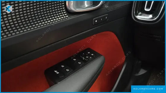 VOLVO XC40 B4 R-DESIGN