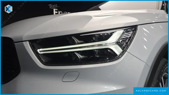 VOLVO XC40 B4 R-DESIGN