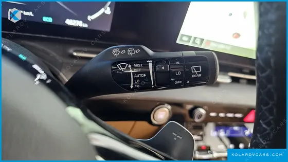 KIA CARNIVAL 7-SEATER SIGNATURE