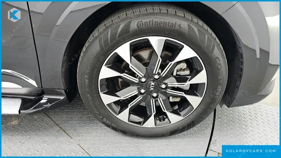KIA CARNIVAL GASOLINE 9-SEATER SIGNATURE