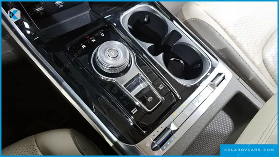KIA CARNIVAL GASOLINE 9-SEATER SIGNATURE