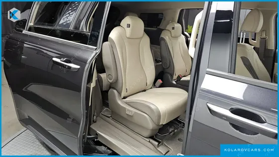 KIA CARNIVAL GASOLINE 9-SEATER SIGNATURE