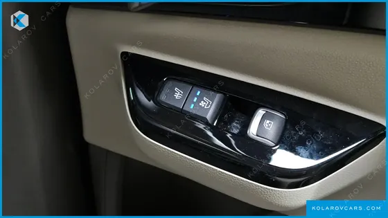 KIA CARNIVAL GASOLINE 9-SEATER SIGNATURE