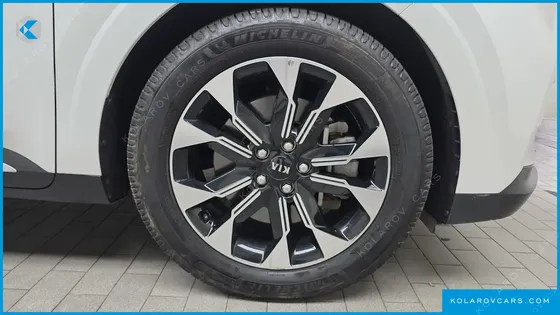 KIA CARNIVAL 7-SEATER SIGNATURE
