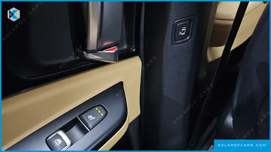 KIA CARNIVAL 9-SEATER PRESTIGE