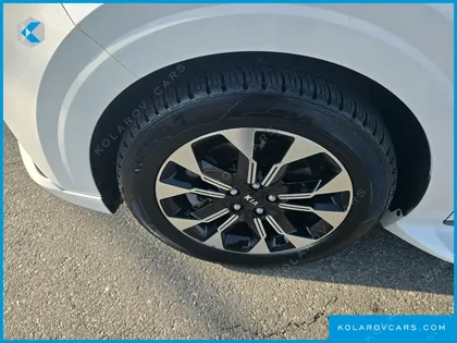 KIA CARNIVAL GASOLINE 9-SEATER HI-LIMOUSINE