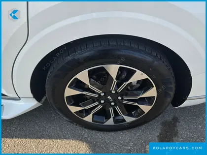 KIA CARNIVAL GASOLINE 9-SEATER HI-LIMOUSINE