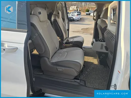 KIA CARNIVAL GASOLINE 9-SEATER HI-LIMOUSINE