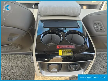 KIA CARNIVAL GASOLINE 9-SEATER HI-LIMOUSINE